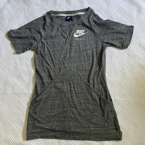 Nike Womens Size Small Short Sleeve Gray Crew Neck Kangaroo Pocket Tunic Shirt